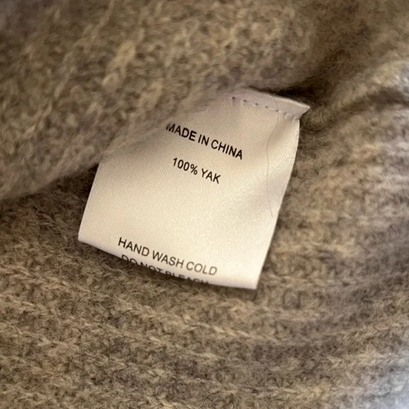 Quince 100% Yak Soft Rib Crew
Gray Cardigan Sweater size L - Picture 6 of 12